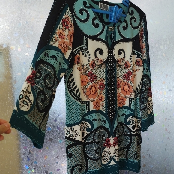 Floral Patterned Tunic Top - Picture 6 of 8